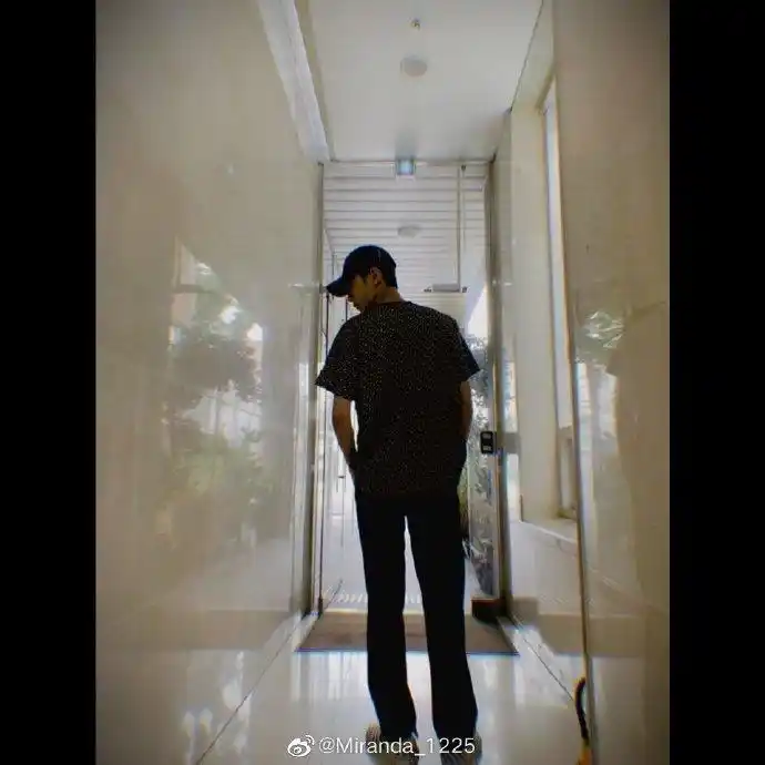 赖冠霖背影合集连背影都在撩人