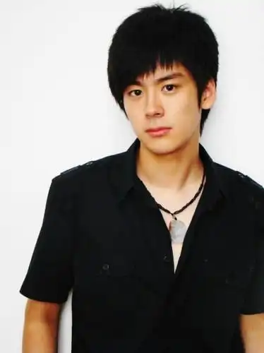 超级养眼的弟弟,魏哲鸣参加快乐男声.才20岁喔!(mm轻拍哦!