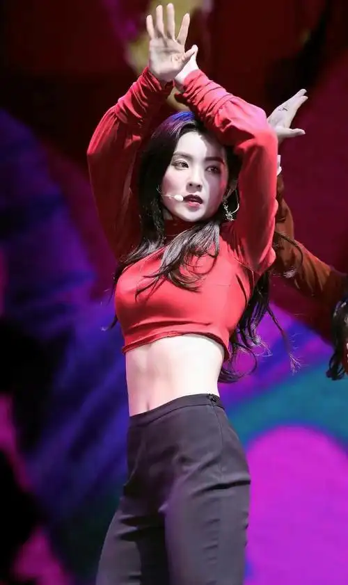 心中的女神裴珠泫,清冷气质打十分!穿搭风格时尚魅力!