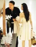 嫁三婚大导演,婚后小三插足惨遭背叛,如今她离婚后身价过亿