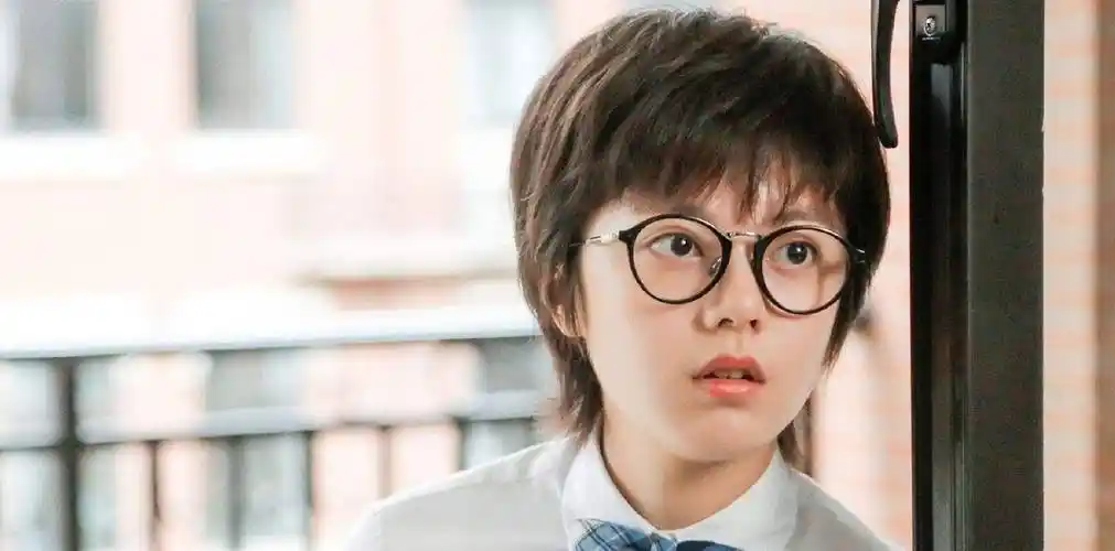 小演员长大,有人只拍电影,有人成戏骨,他却成搞笑咖_胡先煦_赵今麦_张