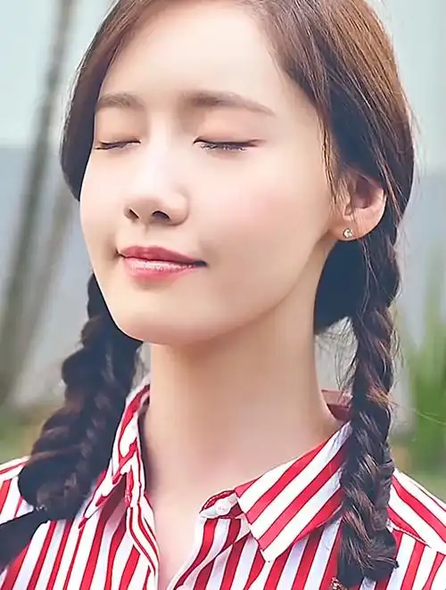 林允儿,马尾辫的打扮很清纯-度小视