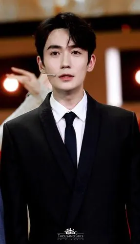 来看看霸道总裁范的西装杀 朱一龙,李易峰,王一博,肖战,易烊千玺