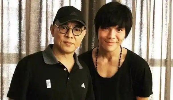 向太辟谣李连杰去世,"请安"一词被指不妥,不惧争议大方回应_网友_消息