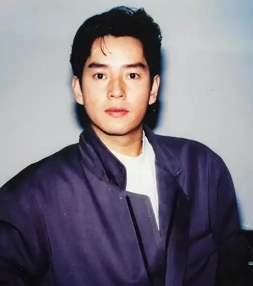 回顾渣男谭咏麟:哄骗发妻丁克打胎,小三竟凭子上位拥数亿资产