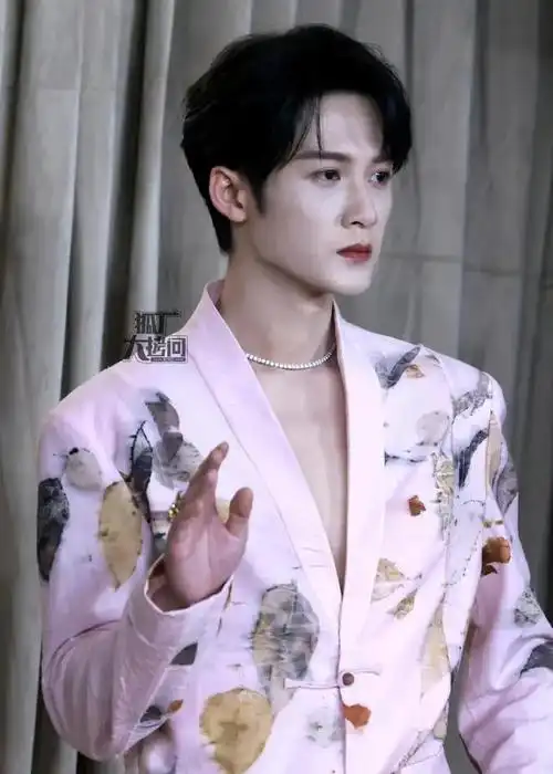 23新鲜事:肖战,杨紫,任嘉伦,檀健次,迪丽热巴,于适|李沁|倪妮|周冬雨