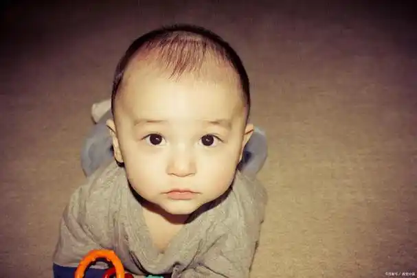 0一1岁男宝宝简易发型