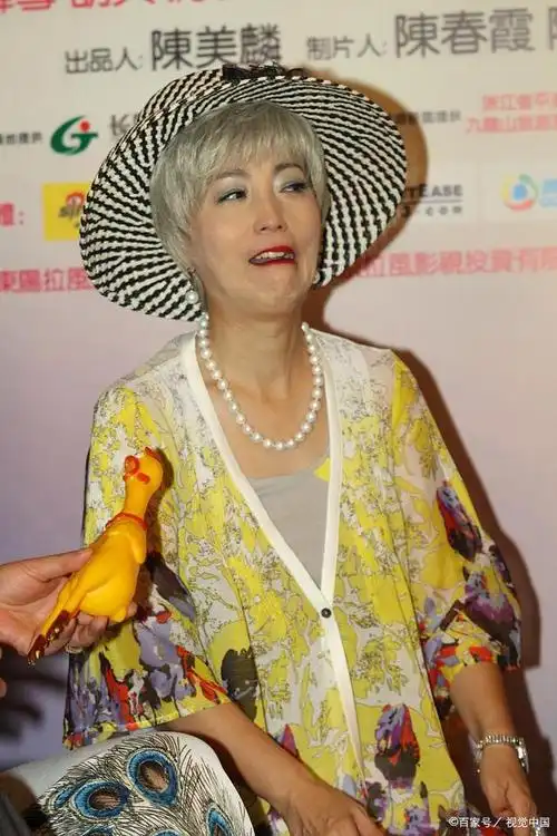 石榴姐苑琼丹暂时息影,转战直播带货:演员与新挑战的碰撞