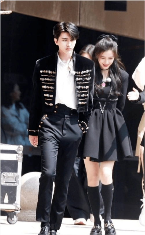 熊趣娱乐baby蔡徐坤私人出游是真在一起还是炒作