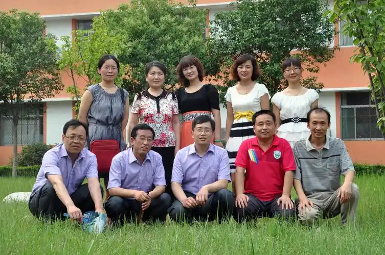 聊城三中2013届毕业班语文组教师合影