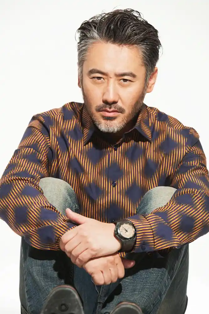 组图吴秀波写真大展笑容大叔魅力冬日温暖