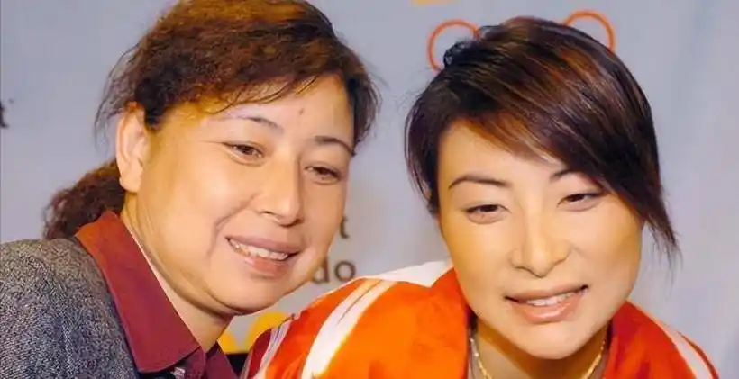 郭晶晶婚礼那天,爸妈没有坐上主位,这其中的缘由,简直让人感动