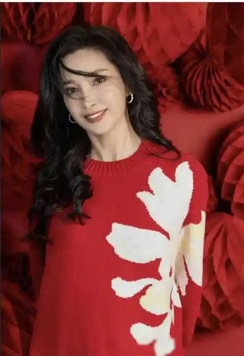 年龄不是问题!滑雪场邂逅51岁李冰冰,美貌惊艳众人