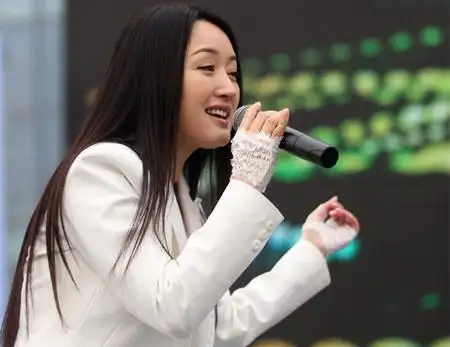 杨钰莹,1971年5月11日出生于江西省南昌市,中国女歌手,主持人,音乐