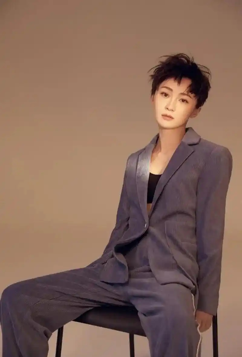 离开文章以后,姚笛发展得也不是那么顺利.