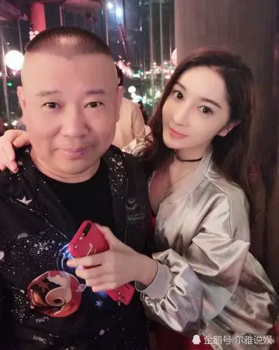 45岁郭德纲曝二婚老婆近照,膀大腰圆有夫妻相,儿子小他42岁