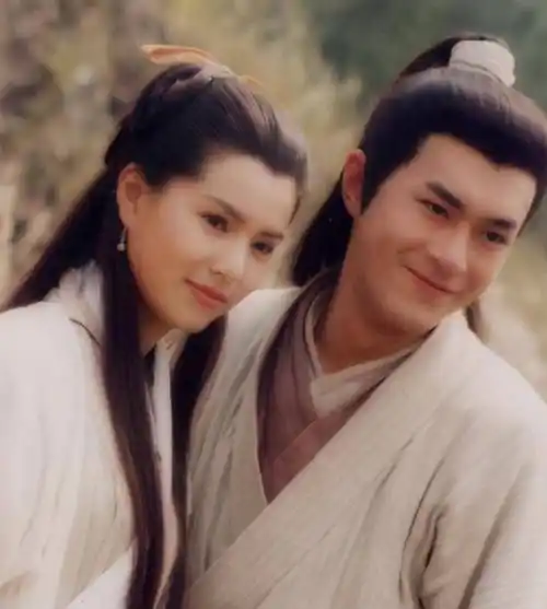 便直接敲定了神雕侠侣的女一号,由李若彤饰演小龙女.