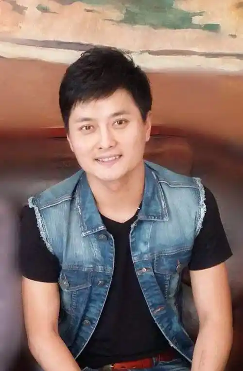 爆红后分手妻女,在女儿中考期间选择分手,云飞不为人知的一面_星光