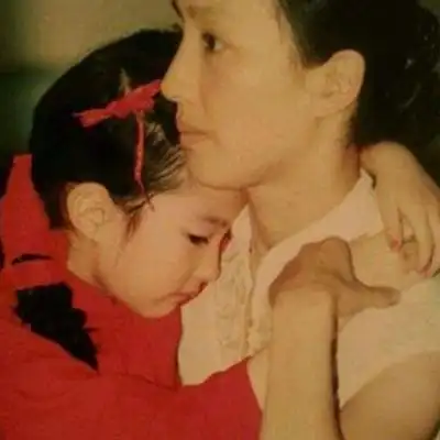 图宋承宪父母照片流出五官如出一辙帅气逼人