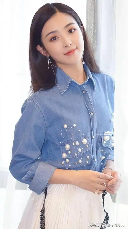 一直不火的张含韵,衣品却越来越好,可甜可咸惹人爱,真是太美了