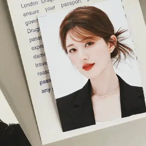 赵露思神隐#|#赵露思凤隐#快来接收赵总的证件照4p@赵露思的微博