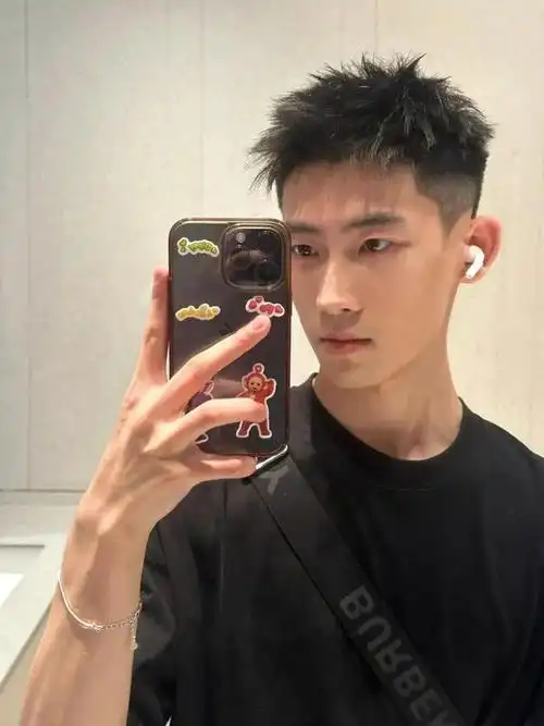 男生"不烫不染"发型,这3款造型简约潮流,剪完不帅你打我!