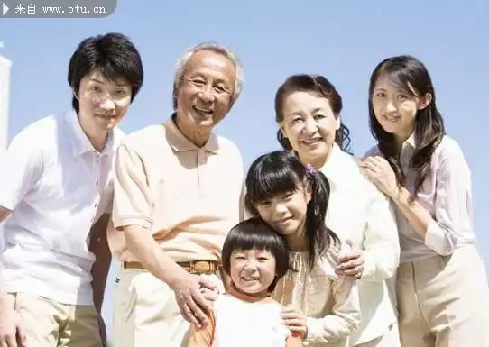 可用作家人高清图,开心一家人,三代同堂图片,一家人的照片等相关设计
