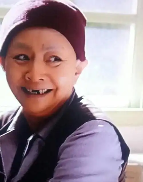 一直到2005年,在一场颁奖礼上,宋丹丹说完自己的获奖感言之后,她也想