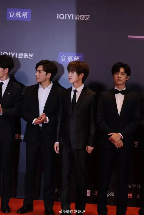 十个勤天全员黑西装##尖叫之夜红毯