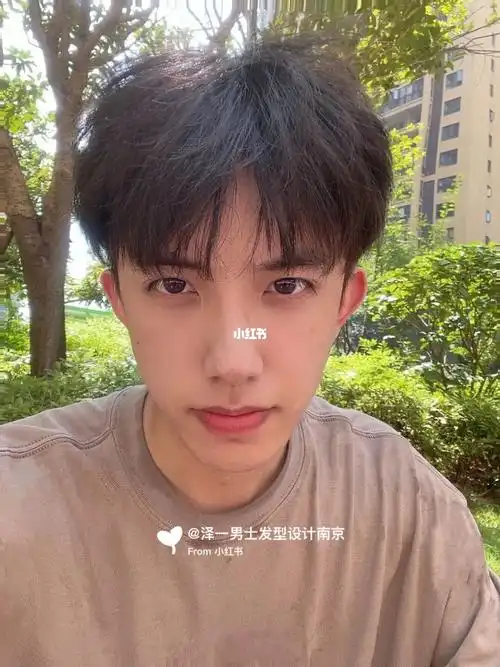 男生超帅纹理碎盖91少年感十足|||男孩子一定要尝试发型 这个真的帅