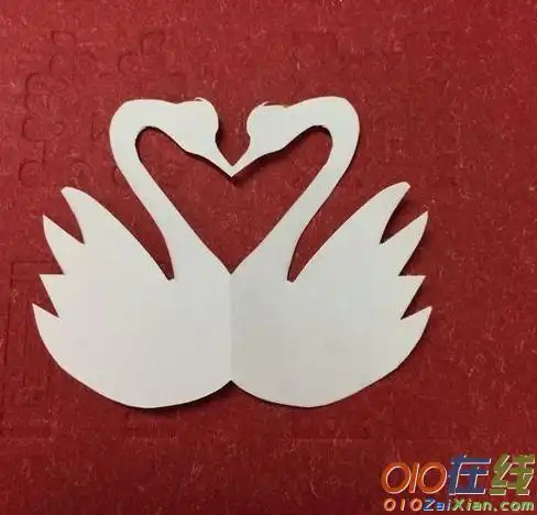 天鹅对称剪纸图解