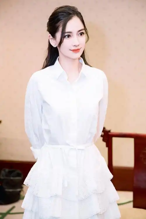 杨颖高清无水印壁纸