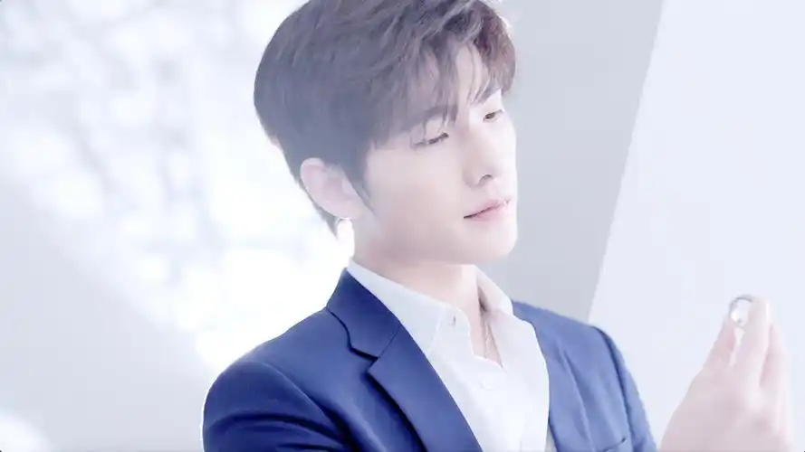 广告博主杨洋上线 爱是瞬间还是永恒?