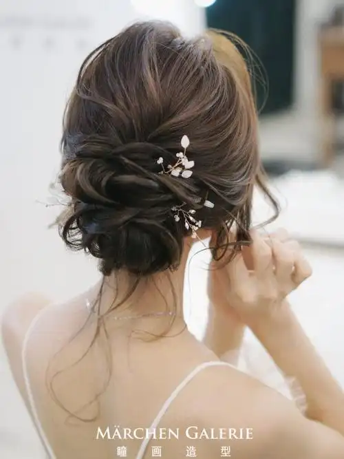 浪漫西式新娘盘发小清新抽丝发型