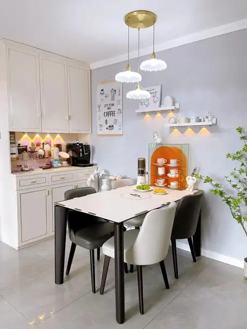 夏日清新又实用的小户型餐厅布置