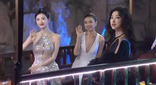 窄腰翘臀太傲人|李菲儿|包文婧|娱乐圈|刘亦菲|女明星_网易订阅