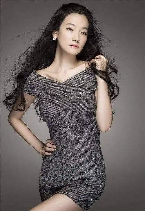 47岁的于震妻子辛月,颇为贵气,辛月身高169,系八零后中戏校花_方柏霓