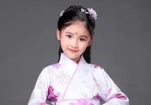 成女穿汉服很难打理合适发型可小女孩古装发型怎么梳出教程了3