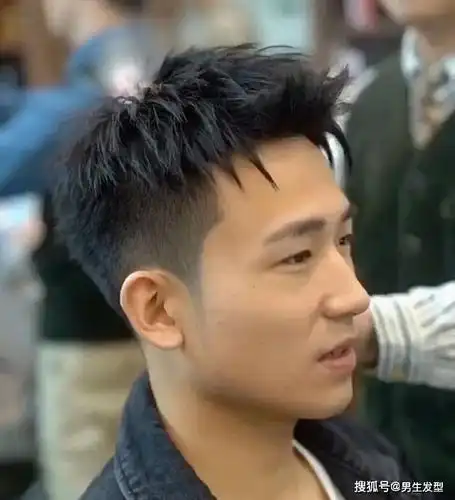 原创男生两边铲发型真的太帅了今年试试这几款简单潮流更有范