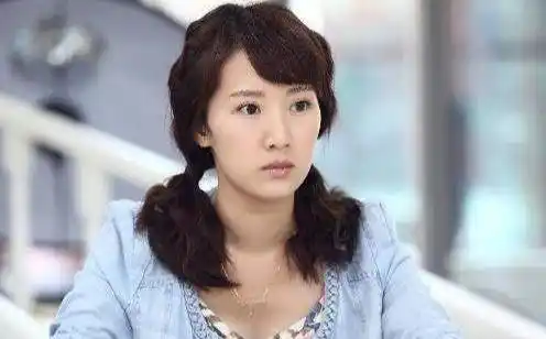 母亲是电视主播,女儿是演艺新秀,一家三口令人艳羡_陈道明_父母_陈格