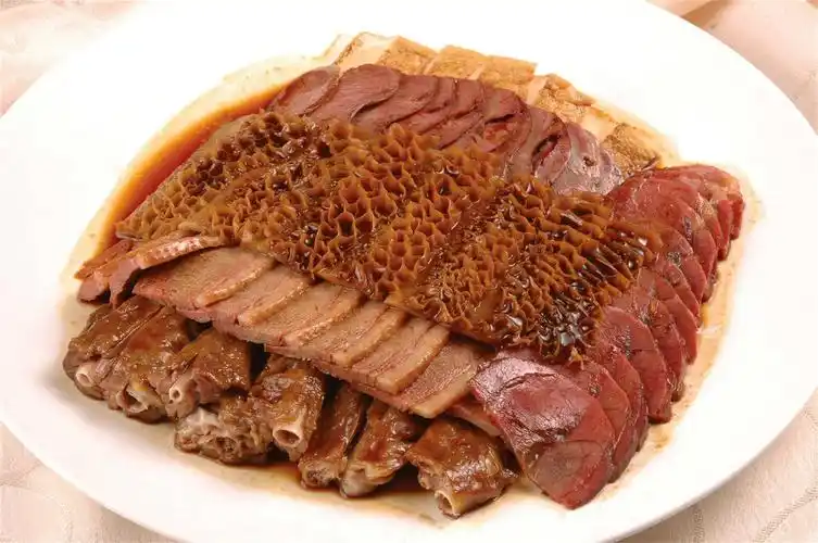 至尊码头音乐餐吧大排档的消费享受五星级菜品