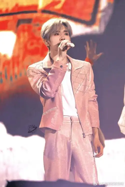 易烊千玺#每日幸福 1!收藏起来当壁纸!