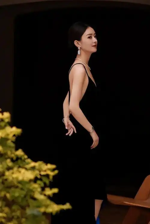 赵丽颖终于性感,"真空"上阵女人味十足,不料暴露身材缺陷