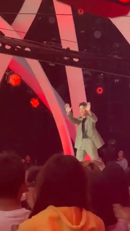 郑恺录制非诚勿扰##小综有料##非诚勿扰