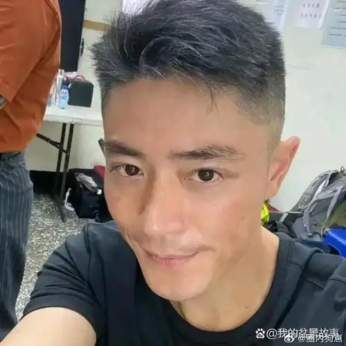 霍建华的发型实在是太帅啦!