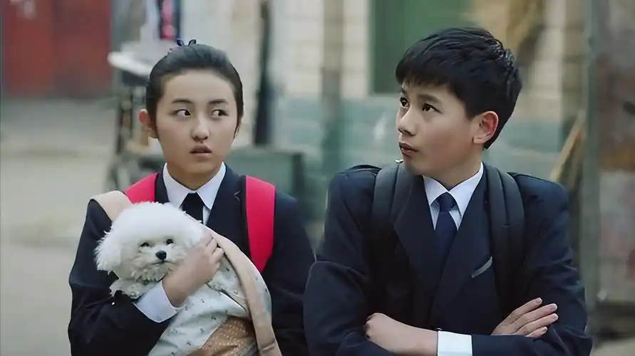 在爆款剧《小别离》中,他们曾饰演过一对"青梅竹马",胡先煦在剧中有句