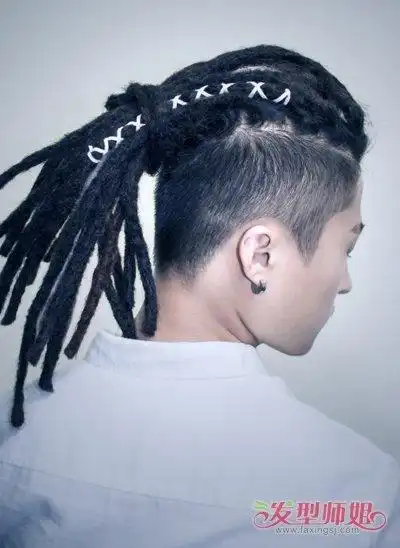 男士背头扎辫子图片 男士大背头小脏辫_发型师姐