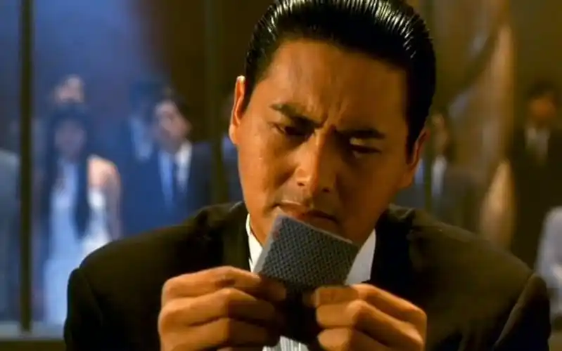 周润发霸气出场,邱淑贞美的窒息《赌神2》