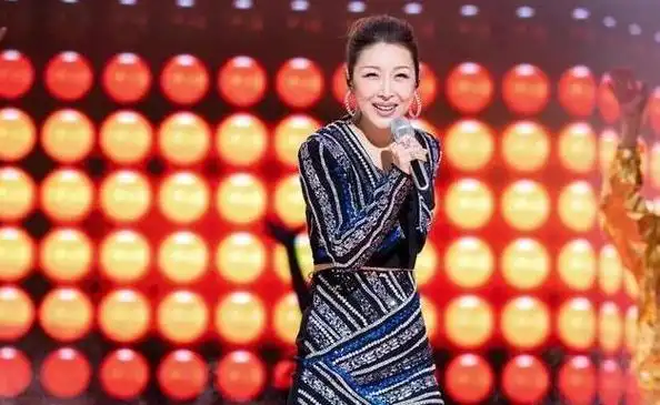 孙悦嫁大9岁10亿富豪生冠军儿子如今的她证明李健没说错