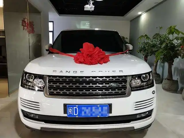 厦门路虎揽胜行政提车记,女车主:空间大,接2个淘气小孩最合适